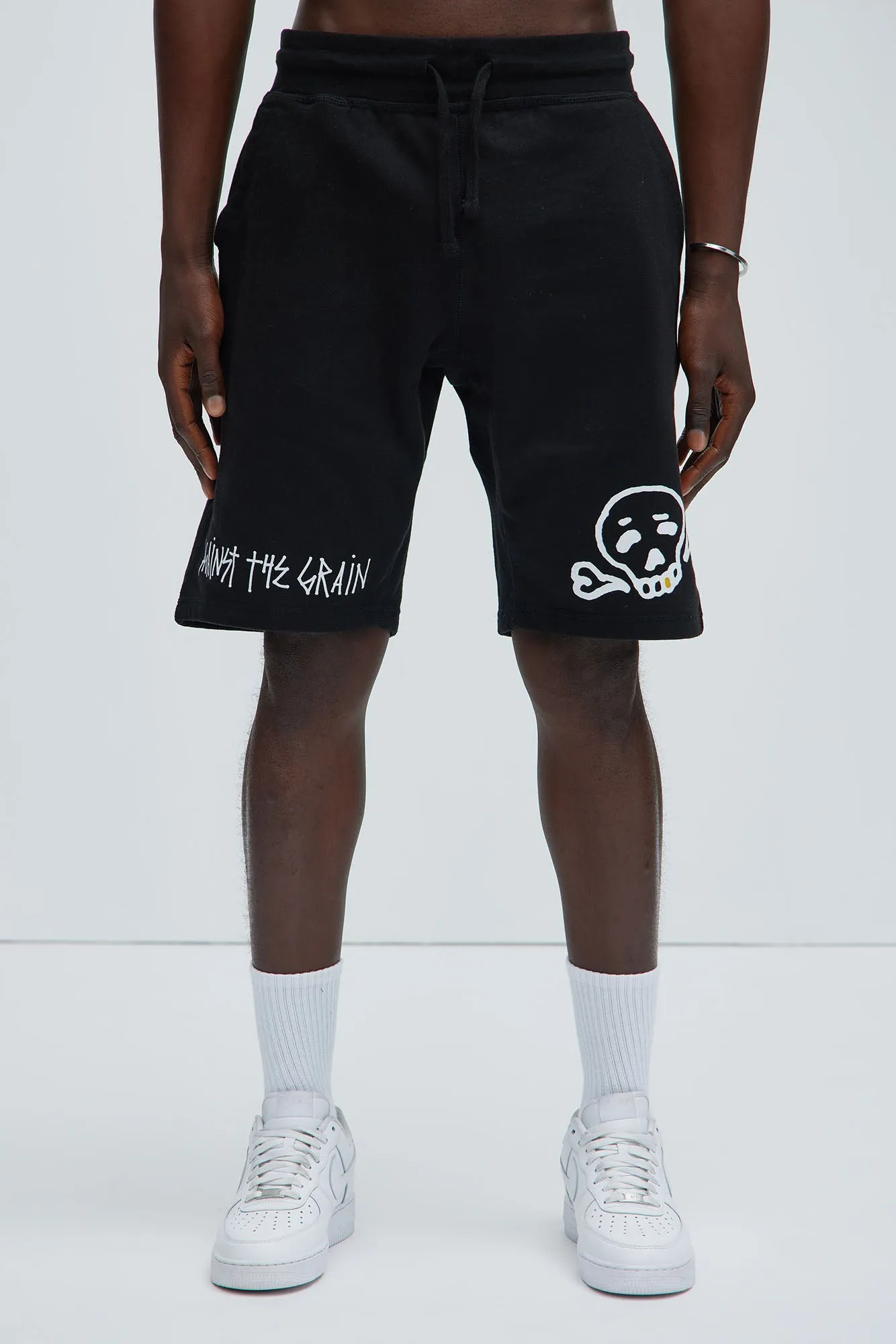 Against The Grain Sweatshorts - Black