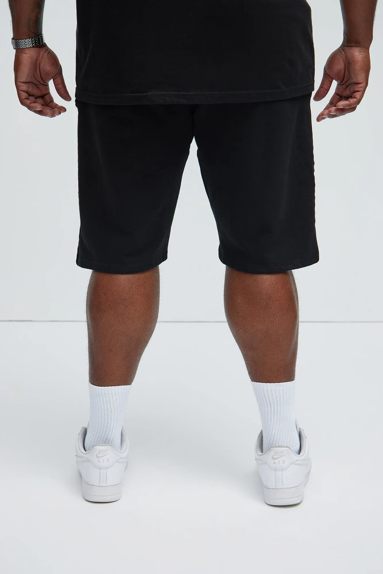 Against The Grain Sweatshorts - Black