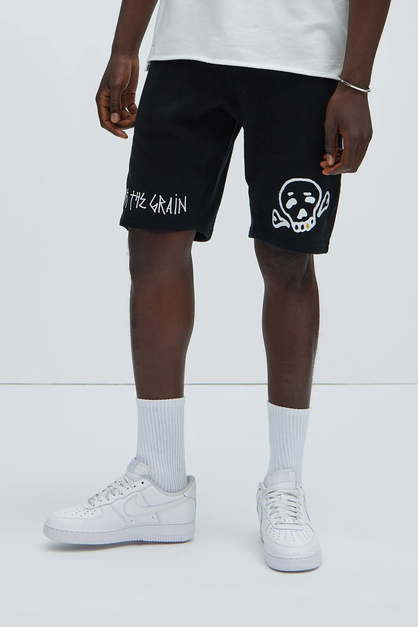 Against The Grain Sweatshorts - Black