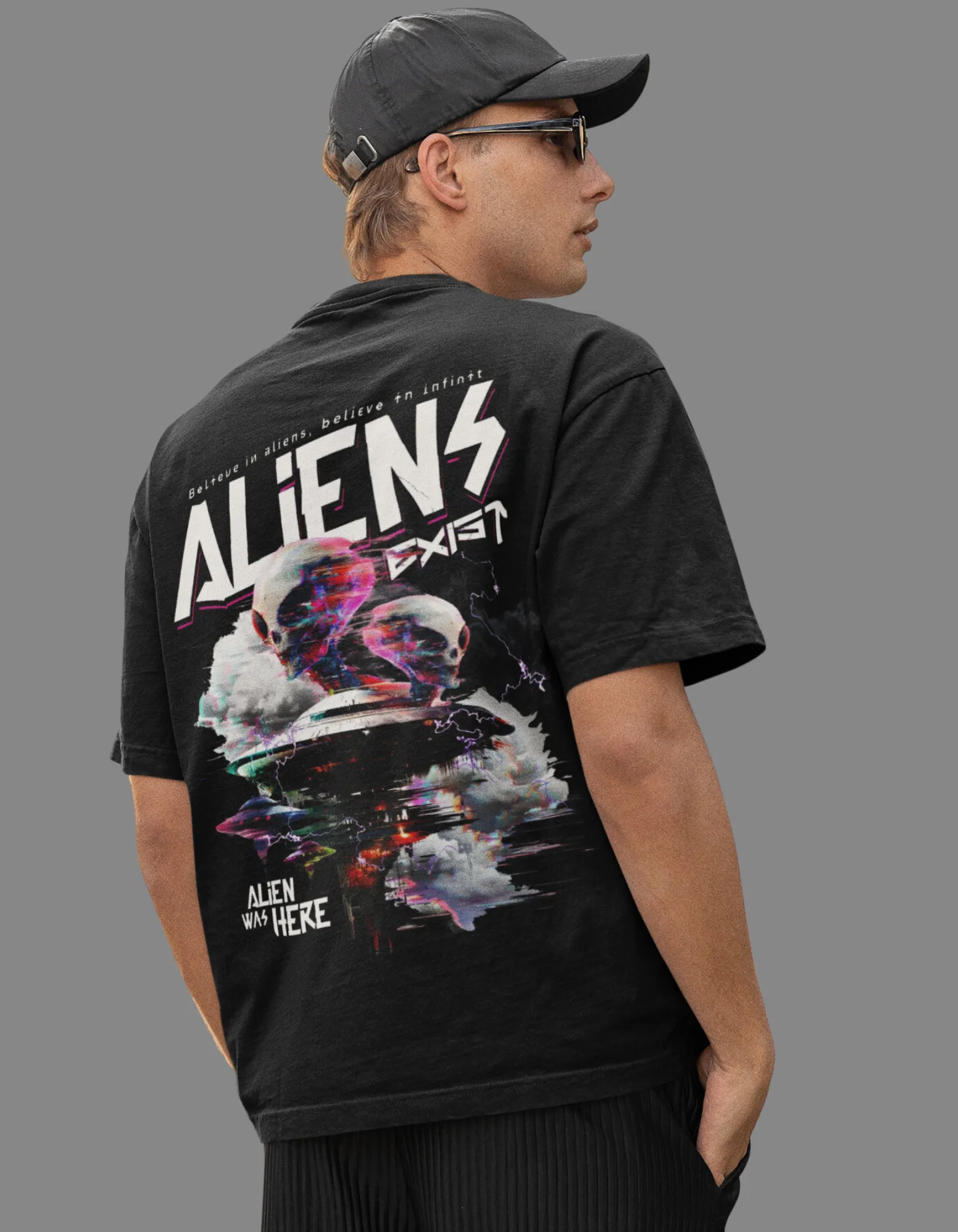 Aliens Exist Graphic Men's Oversized T-Shirt