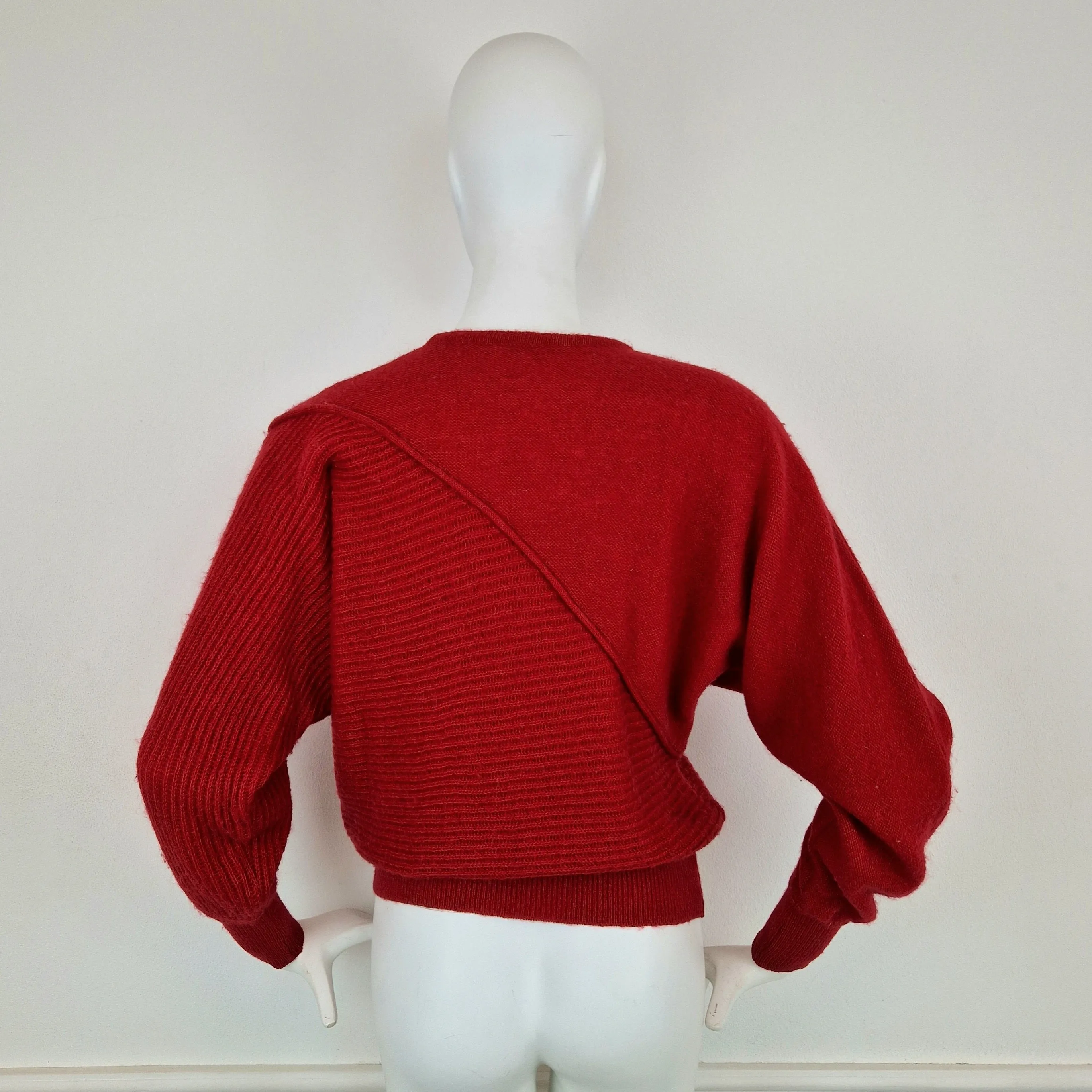 Maglione anni '80 rosso con fiore applicato